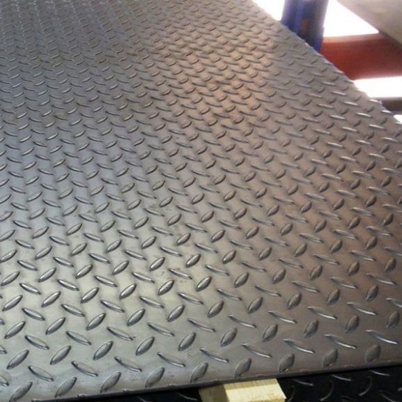 Лист г/к рифленый ромб/чечевица 5х1500х6000 ГОСТ 8568-77  ОборонСпецСплав